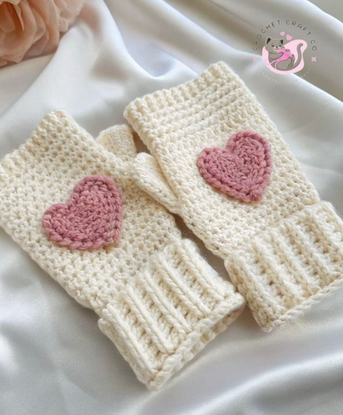 Fingerless gloves with hearts