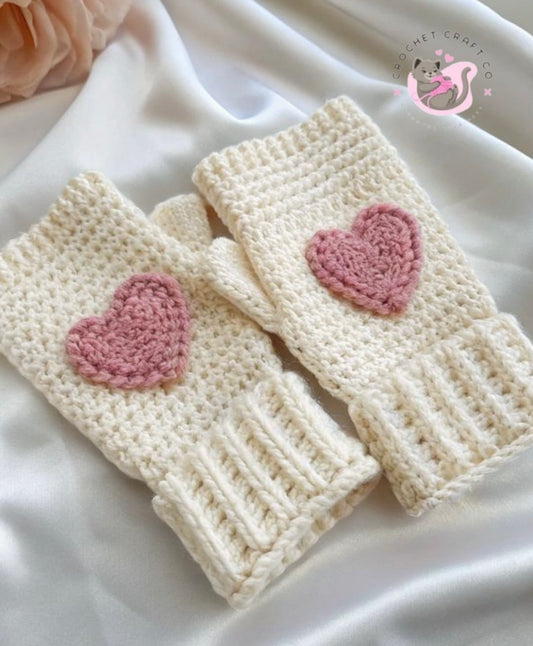 Fingerless gloves with hearts